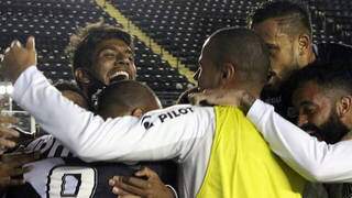 Comemoração dos jogadores da Ponte Preta após a vitória desta noite. (Foto:PontePress/LuizGuilhermeMartins)