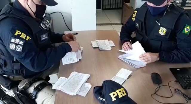 Motorista com mais de R$ 49,2 mil em multas atrasadas &eacute; flagrado pela PRF 