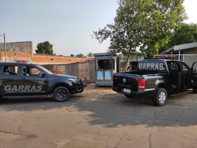 Garras apreende motocicletas, carimbos e documentos na &ldquo;oficina do bicho&rdquo;