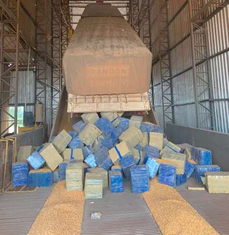 Caminh&atilde;o de milho com 10 toneladas de maconha &eacute; apreendido ap&oacute;s den&uacute;ncia em MS
