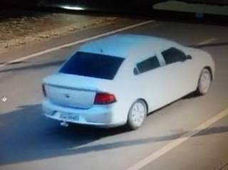 O veículo usado pelos bandidos na fuga após assalto a banco em Nova Alvorada do Sul. (Foto: Reprodução de vídeo)