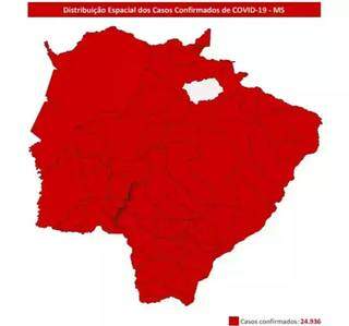 O mapa de MS pintado de vermelho, com os registros de casos de covid-19, tem apensa Figueirão em branco. (Arte: Secretaria Estadual de Saúde)