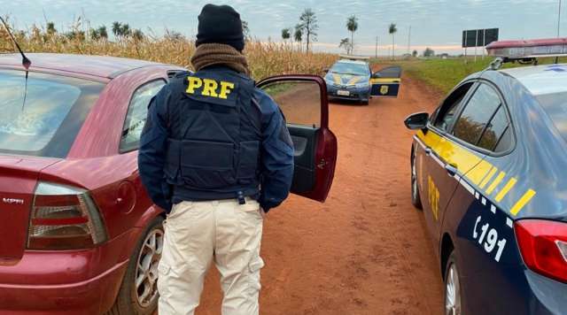 Em persegui&ccedil;&atilde;o, traficante abandona ve&iacute;culo com 251 quilos de maconha e skunk