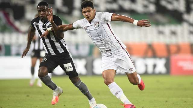 Botafogo e Fluminense terminam no 1 a 1 em amistoso no est&aacute;dio Nilton Santos