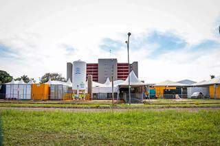 Hospital de retaguarda foi montado no estacionamento do HR (Foto: Divulgaçao/Henrique Kawaminami)