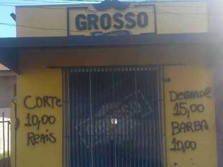 Vandalismo na fachada da barbearia Bigode Grosso do Jardim Tijuca I (Foto: Direto das Ruas)