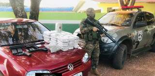 Droga fuzil apreendidos durante abordagem do Bope em Ponta Porã (Foto/Divulgação: SSPAL)