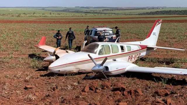A&ccedil;&atilde;o com 4 ca&ccedil;as e 1 helic&oacute;ptero apreendeu 1 tonelada de coca&iacute;na