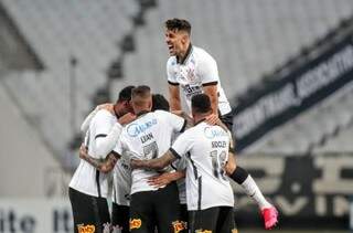Jogadores do Corinthians comemoram gol sobre o Mirassol (Foto: Divulgação)