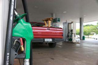 Posto de gasolina da Capital, onde combustível chegou a R$ 4,25 (Foto: Henrique Kawaminami/Arquivo)