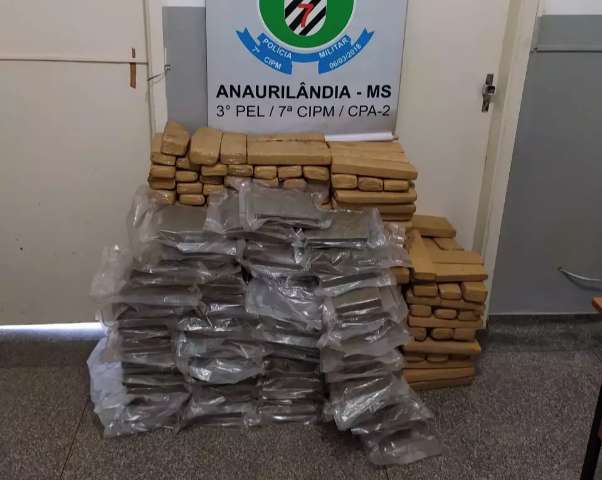 Pol&iacute;cia descobre 300 kg de drogas escondidas em sucata transportada em carreta 