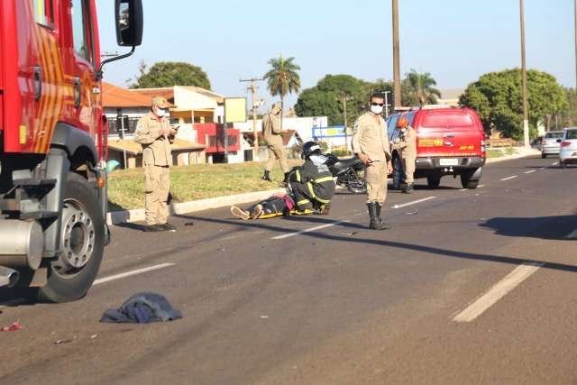 Homem &eacute; atropelado em avenida e levado em estado grave &agrave; Santa Casa