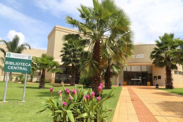 UFGD inicia aula remota e ativa centro de inform&aacute;tica para atender alunos