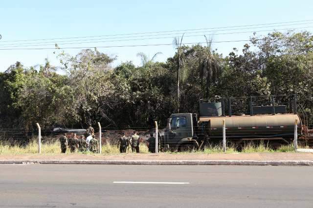 Pela 3&ordf; vez, militares tentam controlar inc&ecirc;ndio em &aacute;rea do Ex&eacute;rcito