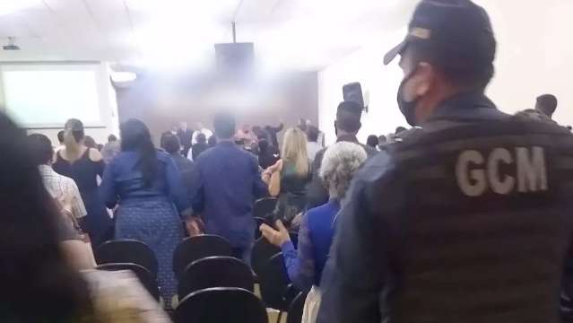 Igreja é notificada por lotação perigosa, o  2º caso em 4 dias