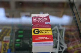 Caixa de ivermectina, um dos medicamentos que compõem o kit prevenção da Prefeitura de Campo Grande (Foto: Paulo Francis/arquivo)