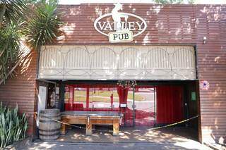 Fachada da Valley Pub na Avenida Afonso Pena, na manhã desta segunda-feira. (Foto: Kísie Ainoã)