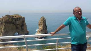 O empresário, Kassem Abughaddara, 54 anos, na Pedra do Rawshe, ponto turístico do Líbano (Foto: Arquivo Pessoal)