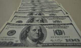 Dólar comercial encerrou a terça-feira vendido a R$ 5,28 (Foto: Agência Brasil)