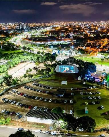 Campo Grande vai &quot;apagar as velas&quot; com exibi&ccedil;&atilde;o de filmes no Autocine