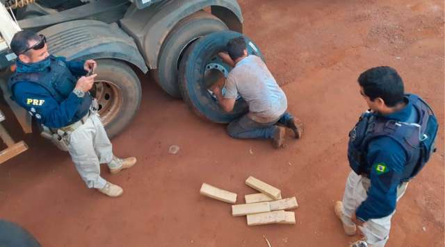 PRF encontra 368 tabletes de maconha em pneus de caminh&atilde;o na BR-060