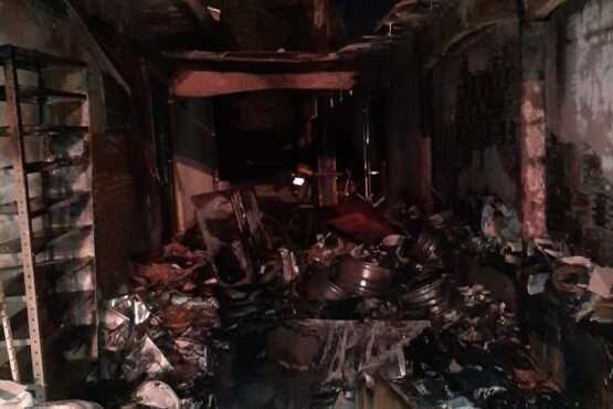 Suposto inc&ecirc;ndio criminoso destr&oacute;i dep&oacute;sito automobil&iacute;stico no interior 