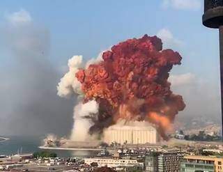 Explosão em Beirute, no Líbano, deixou pelo menos 50 mortos e milhares de feridos (Foto: Reprodução Redes Sociais)
