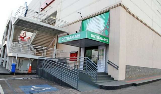 Detran amplia atendimento presencial em ag&ecirc;ncias de dois shoppings