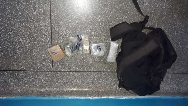 Adolescente &eacute; apreendido arremessando maconha para o irm&atilde;o em pres&iacute;dio 