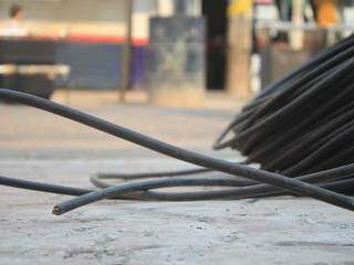 Rolo de fio de cobre na Rua 14 de Julho em Campo Grande. (Foto: Campo Grande News/Arquivo)
