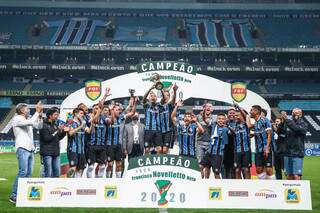 Comemoração dos jogadores após a vitória desta noite. (Foto: Lucas Uebel | Grêmio FBPA)