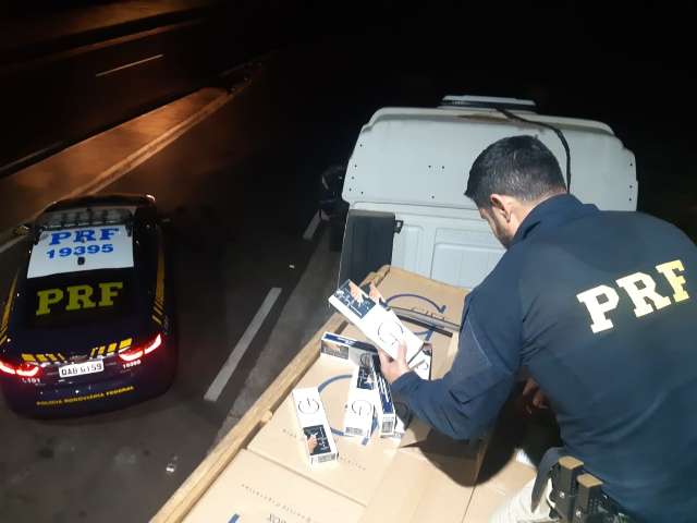 Contrabandista abandona carreta com 42,5 mil ma&ccedil;os de cigarros na MS-156