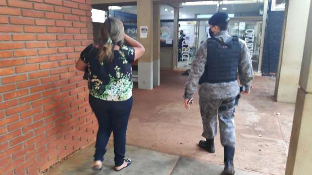 Mulheres s&atilde;o presas por golpes em lojas e bancos com documentos falsos 
