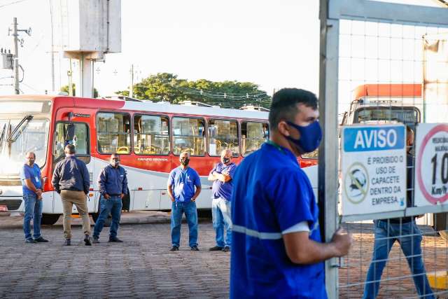 Trabalhadores do transporte decidem em assembleia se entram em greve