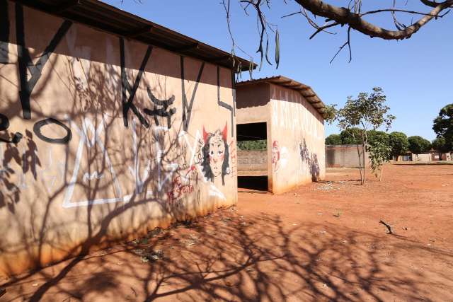 Grupo bate e amarra idoso que foi filmado enquanto se masturbava em constru&ccedil;&atilde;o