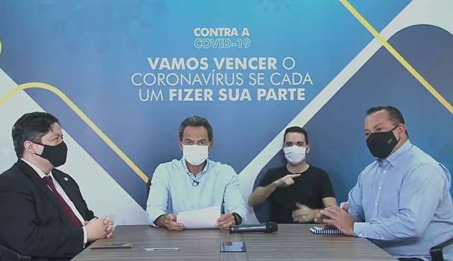 Depois de sumiço das redes, prefeito explica: "correria"