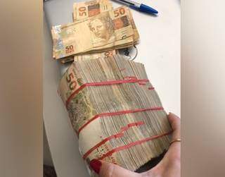 Maços de dinheiro apreendidos pela PF em Campo Grande (Foto: Divulgação)