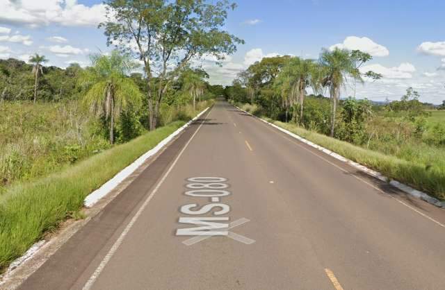 Motorista capota, assume que bebeu e &eacute; preso por delegado que passava na hora