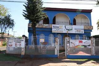 Loja fica na Rua Moreira Cabral, 233, Vila Planalto, com plantão de atendimento de segunda a domingo até às 20h e domingo até às 17h. (Foto: KIsie Ainoã)