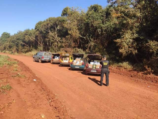 Comboio de ve&iacute;culos com R$ 124 mil em cigarros &eacute; apreendido em estrada vicinal 