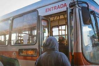 Motoristas d&atilde;o tr&eacute;gua de 60 dias, sem parar transporte