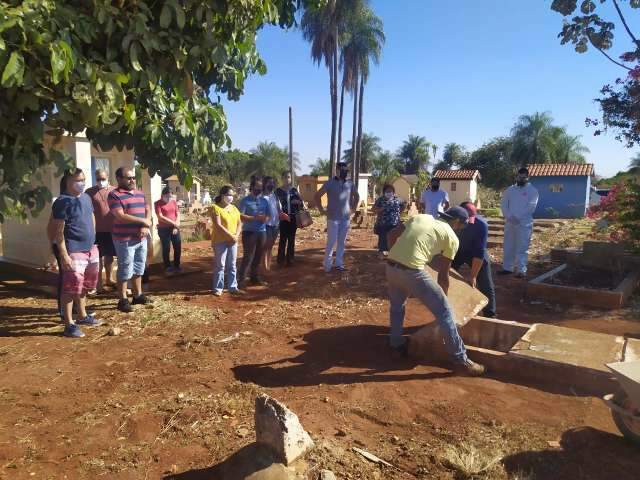 &ldquo;Na d&uacute;vida&rdquo;, fam&iacute;lia &eacute; autorizada a acompanhar sepultamento de Djanira