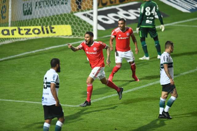 Jogando em casa, Coritiba perde de 1 a 0 para o Internacional 
