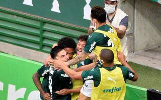 Jogadores do Palmeiras comemoram durante final do Campeonato Paulista (Foto: Reprodução)