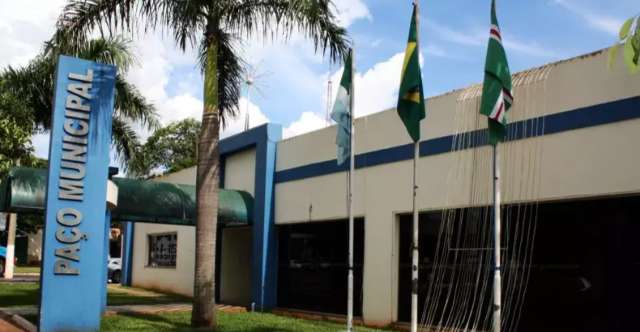 Ladr&otilde;es rendem guarda com taco de beisebol e levam carros de p&aacute;tio da prefeitura