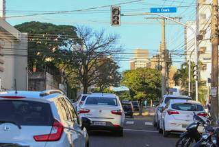 Veículos circulando pela região da Rua Ceará, no Jardim dos Estados, em Campo Grande (Foto: Marcos Maluf/Arquivo)