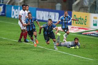 Com gol de Diego Souza, Gr&ecirc;mio faz 1 a 0 sobre o Fluminense