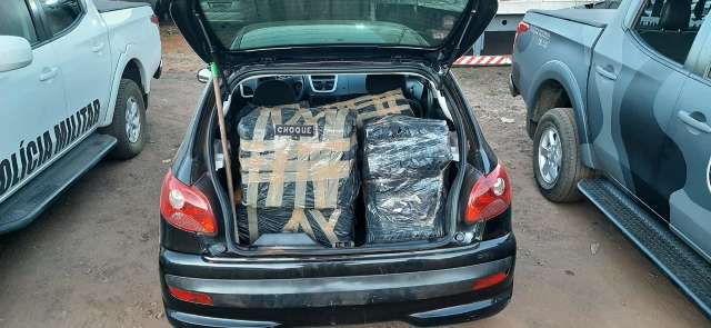 Dois homens s&atilde;o presos em carro lotado com 259,6 kg de maconha em Campo Grande