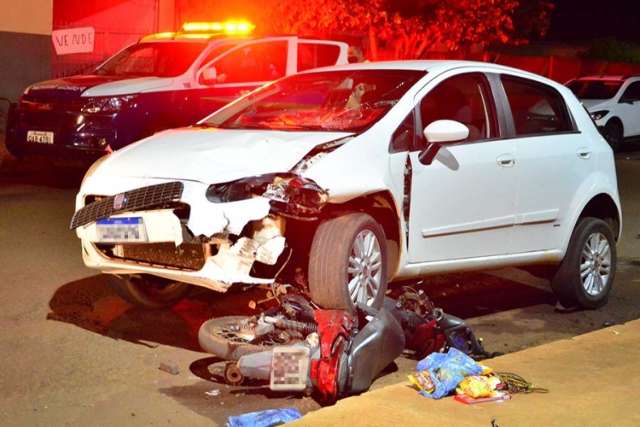 Professora de 51 anos morre ap&oacute;s moto ser arrastada por carro