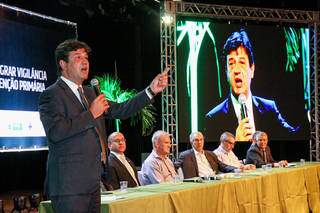 No dia 17 de fevereiro, o então ministro Luiz Henrique Mandetta participa de evento em Campo Grande. (Foto:  Henrique Kawaminami)